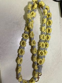 Handmade Macrame Flower phone strap Camera Strap Wristlet  花花手機掛繩電話繩掛頸繩全人手編織🌸 可客製, 名牌, 飾物及配件- Carousell