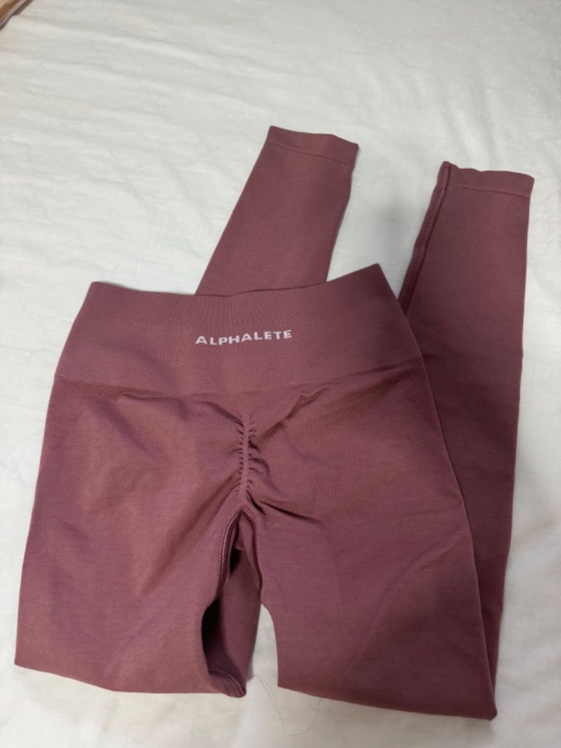 Alphalete Alphalux Essential Leggings in ETERNAL ROSE - Size S, Women's  Fashion, Activewear on Carousell