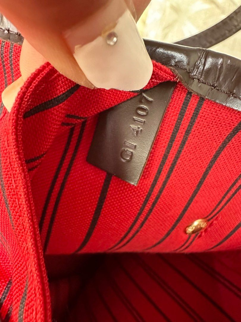 Authentic Louis Vuitton Neverfull MM Ebene (Category: Luxury Bags & Wallets) located in Manila. Submitted by themeowski (Listing ID 1294463530, Image 3). Description: Like New With box.