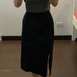Black Midi linen skirt