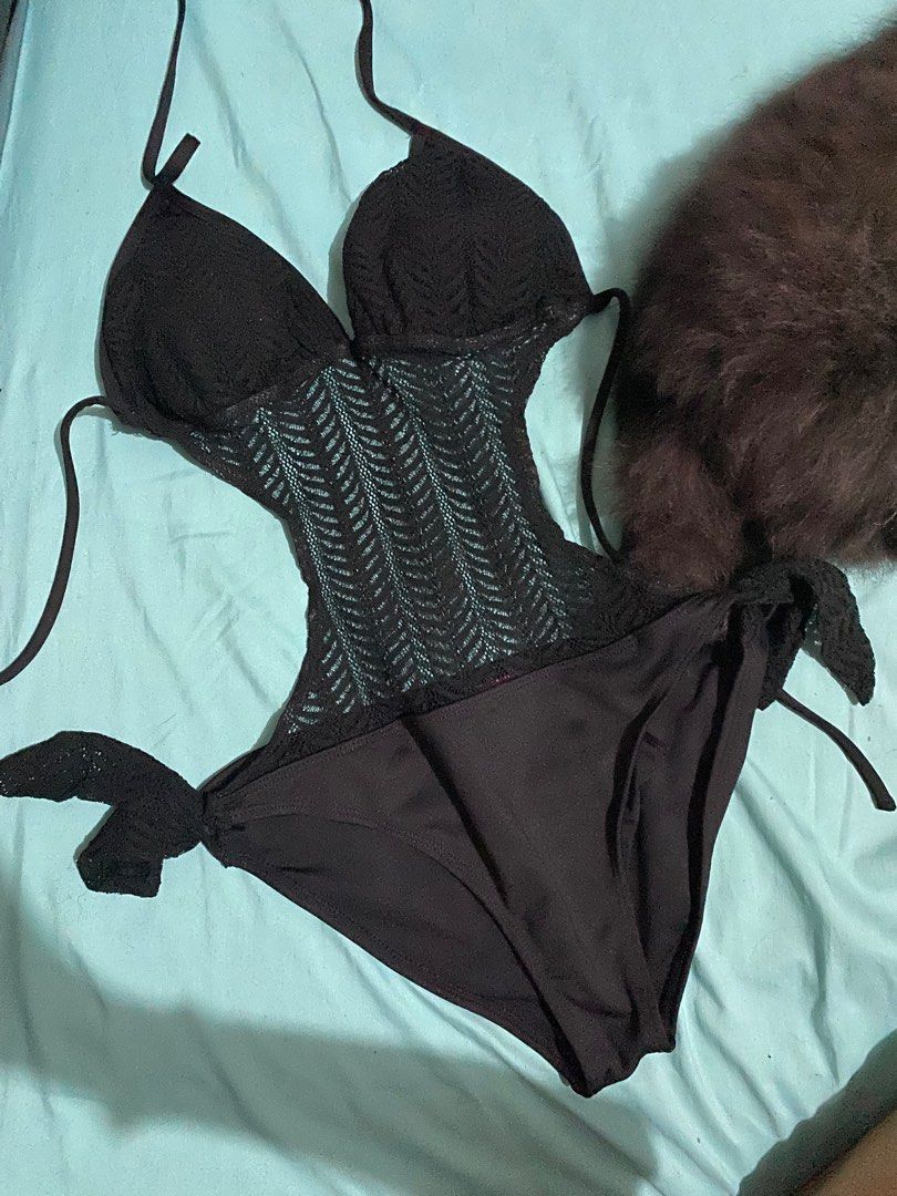 Black One Piece Swimsuit (Category: Bikinis & Swimsuits) located in Makati City. Submitted by meridaaa (Listing ID 1294554721, Image 1). Description: Sexy swimsuit! No when worn. Size XS-S.
