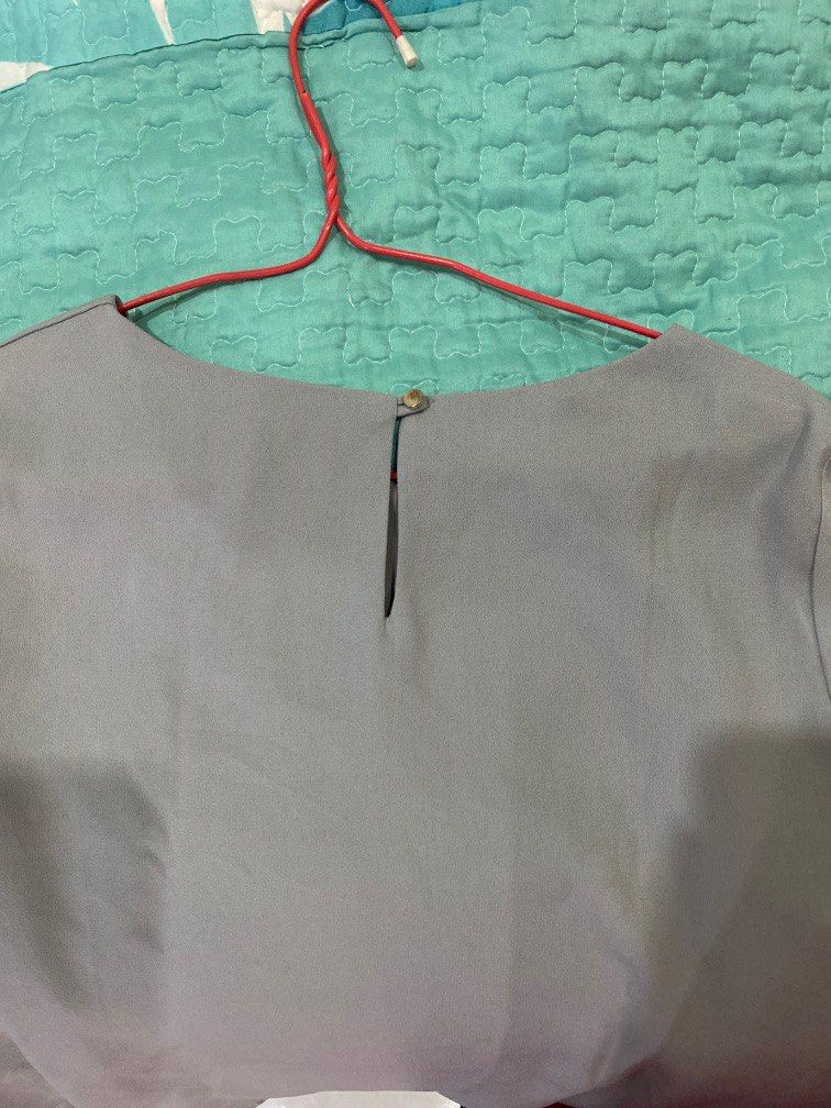 Blouse (Category: Blouses) located in Johor Bahru. Submitted by eiza08 (Listing ID 1294494774, Image 3). Description: Blouse size M. Nak jual for RM 10 only .
