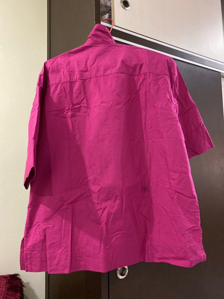 Blouse (Category: Blouses) located in Johor Bahru. Submitted by eiza08 (Listing ID 1294499681, Image 3). Description: Hi! Nak jual this blouse for only RM 35. Normal price was near rm 100 tapi ada defect satu as shown in the picture. Size S but the cutting was loose so fit for body size till size L.