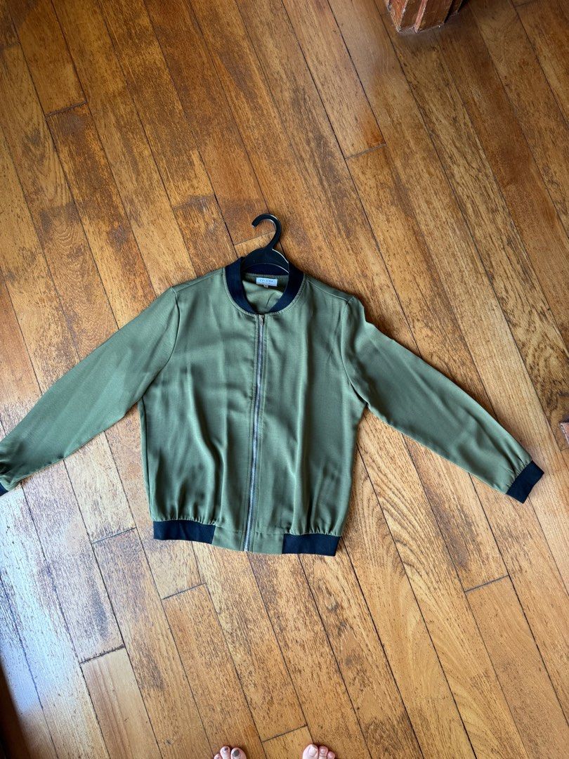 BNWOT Zalora Women Green Bomber Jacket Women s Fashion Tops Longsleeves on Carousell