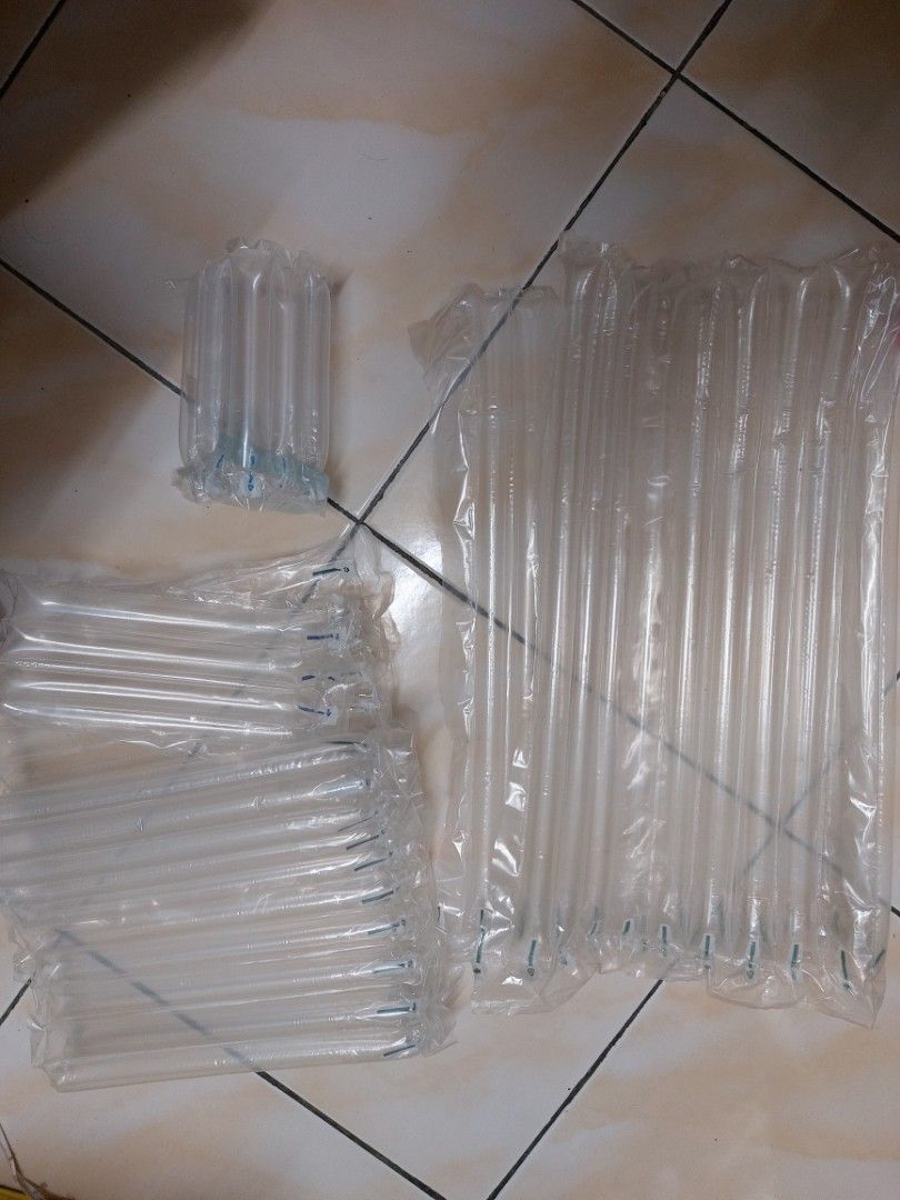 Bubble wrapper (Category: Fan Merchandise) located in Pontian. Submitted by not_juee (Listing ID 1294496746, Image 1). Description: want to let go these bubble wrappers to anyone using bubble wrappers😂😅 bubble wrappers full in bag 70x68x25 cm.