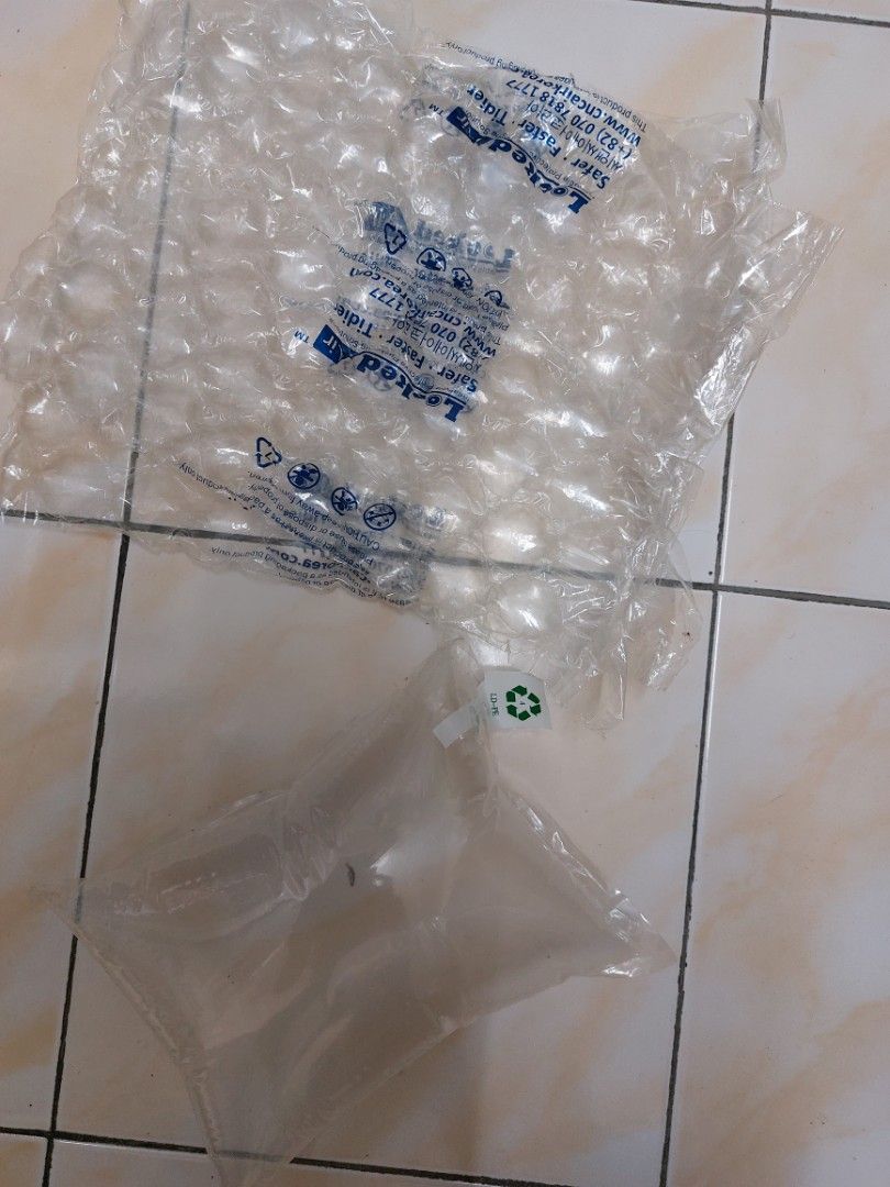 Bubble wrapper (Category: Fan Merchandise) located in Pontian. Submitted by not_juee (Listing ID 1294496746, Image 3). Description: want to let go these bubble wrappers to anyone using bubble wrappers😂😅 bubble wrappers full in bag 70x68x25 cm.
