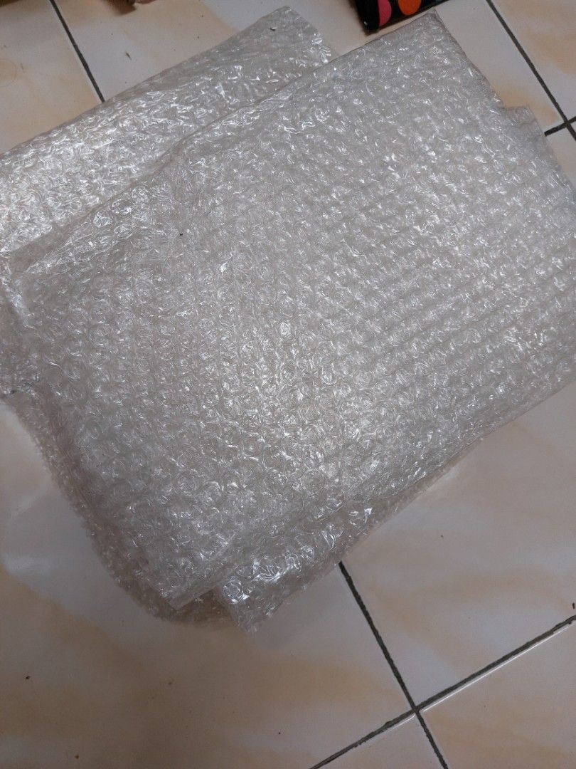 Bubble wrapper (Category: Fan Merchandise) located in Pontian. Submitted by not_juee (Listing ID 1294496746, Image 2). Description: want to let go these bubble wrappers to anyone using bubble wrappers😂😅 bubble wrappers full in bag 70x68x25 cm.