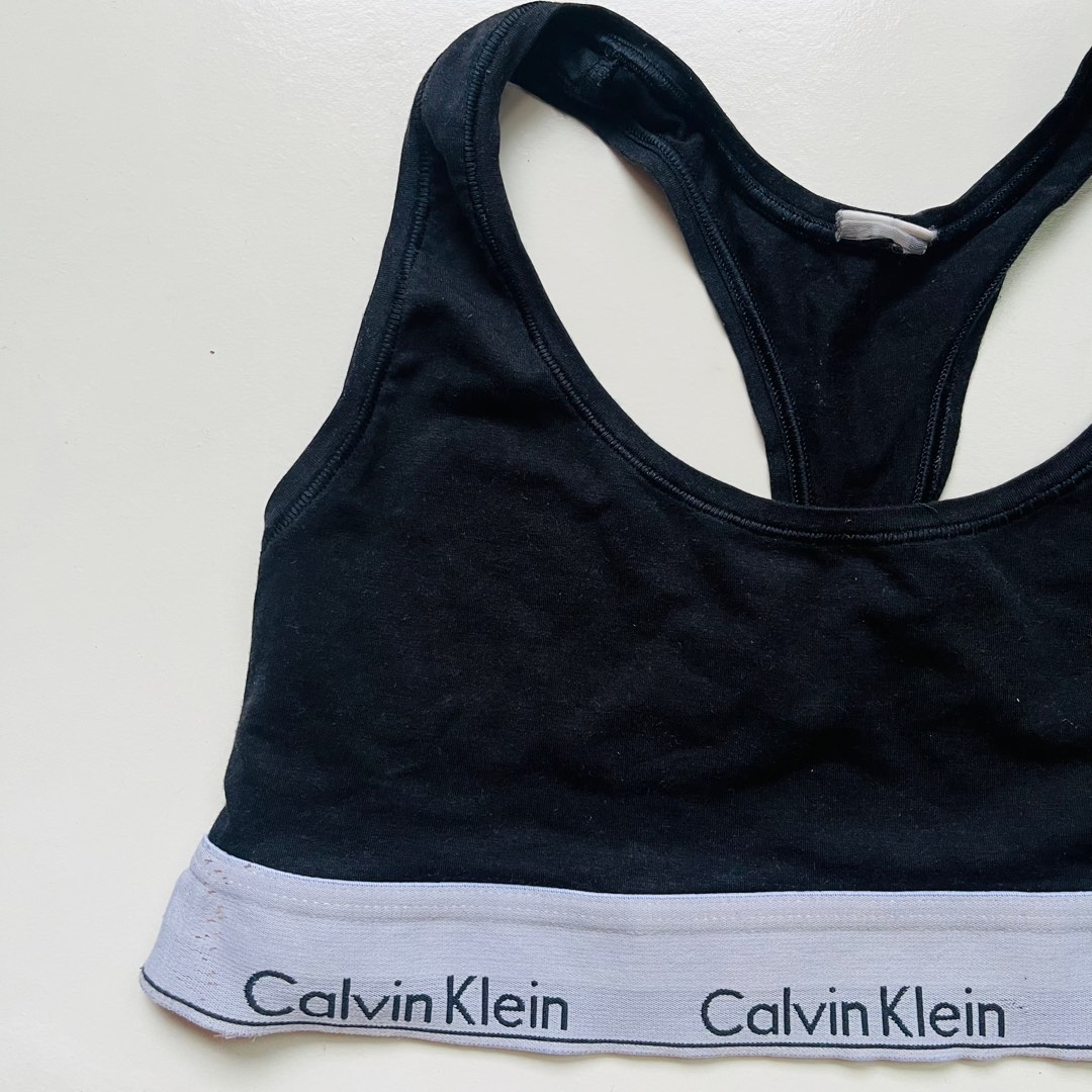 Calvin Klein T shirt bralette, 女裝, 上衣, 其他上衣- Carousell