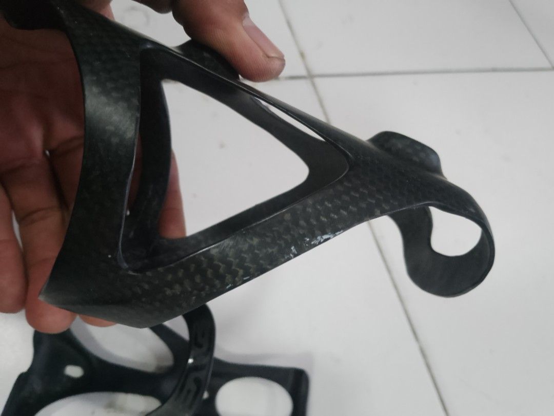 Enve and van rysel carbon bottle cage (Category: Bicycles) located in Muntinlupa City. Submitted by runbikerun (Listing ID 1294623304, Image 2). Description: 1500 bundle enve carbon bottle cage van rysel carbon bottle cage used in good condition minimal scratches on van rysel, both good condition rfs change to elite aerobottle pacific village Alabang meet up or nearby shipping possible at buyers expense.