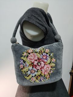 (Category: ) located in . Submitted by queenlyne_vintage_rare_finds (Listing ID 1294546875, Image 1). Description: .