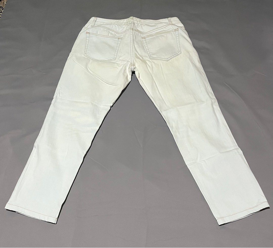 FOREVER 21 MEN SLIM FIT JEANS (Category: Jeans) located in Quezon City. Submitted by ronin007 (Listing ID 1294535353, Image 3). Description: FS: F21 MEN MID-RISE SLIM FIT JEANS Size 33 33W x 37L Used once, then stored sa cabinet. RFS: Too wide at the waist for me. This is good for 33/34. Still priced at P1295 in Zalora www(dot)zalora(dot)com(dot)ph/p/forever-21-mid-rise-slim-fit-jeans-blue-3015751 Shipping c/o buyer.