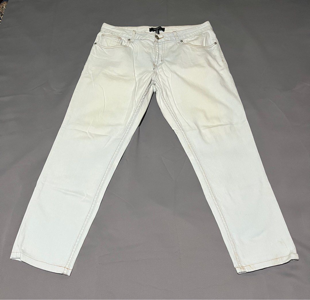 FOREVER 21 MEN SLIM FIT JEANS (Category: Jeans) located in Quezon City. Submitted by ronin007 (Listing ID 1294535353, Image 2). Description: FS: F21 MEN MID-RISE SLIM FIT JEANS Size 33 33W x 37L Used once, then stored sa cabinet. RFS: Too wide at the waist for me. This is good for 33/34. Still priced at P1295 in Zalora www(dot)zalora(dot)com(dot)ph/p/forever-21-mid-rise-slim-fit-jeans-blue-3015751 Shipping c/o buyer.