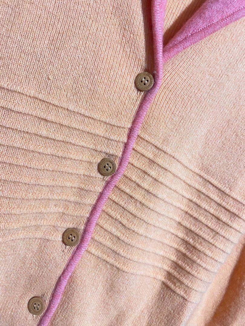 Gianni versace knitted (Category: Luxury Apparel) located in Baguio. Submitted by fullroom.dgs (Listing ID 1294577961, Image 3). Description: Gianni versace knitted Excellent condition Small Price: 5,800php + shipping fee Location: Baguio city.