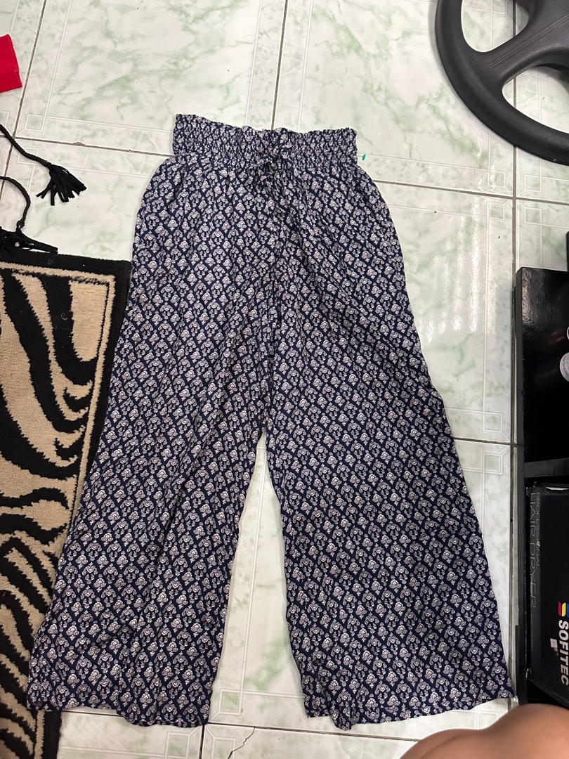 Hollister boho Flowy pants Women s Fashion Bottoms Other Bottoms on Carousell
