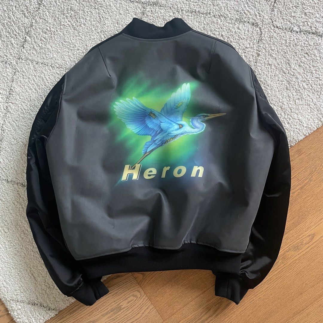 Jacket （分類：外套及戶外衣服）位於 Hong Kong。 由 aki1214 提交（商品編號 1294561371，圖片 4）。簡介： Heron Preston外套，黑色，m碼，100% real，未著用，可提供更多細節圖和量度尺寸，不接受大幅議價，建議面交。。