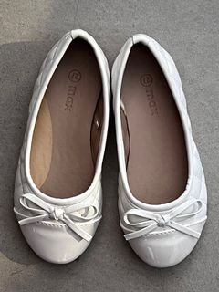(Category: ) located in . Submitted by wardrobe.inc (Listing ID 1294472255, Image 1). Description: .