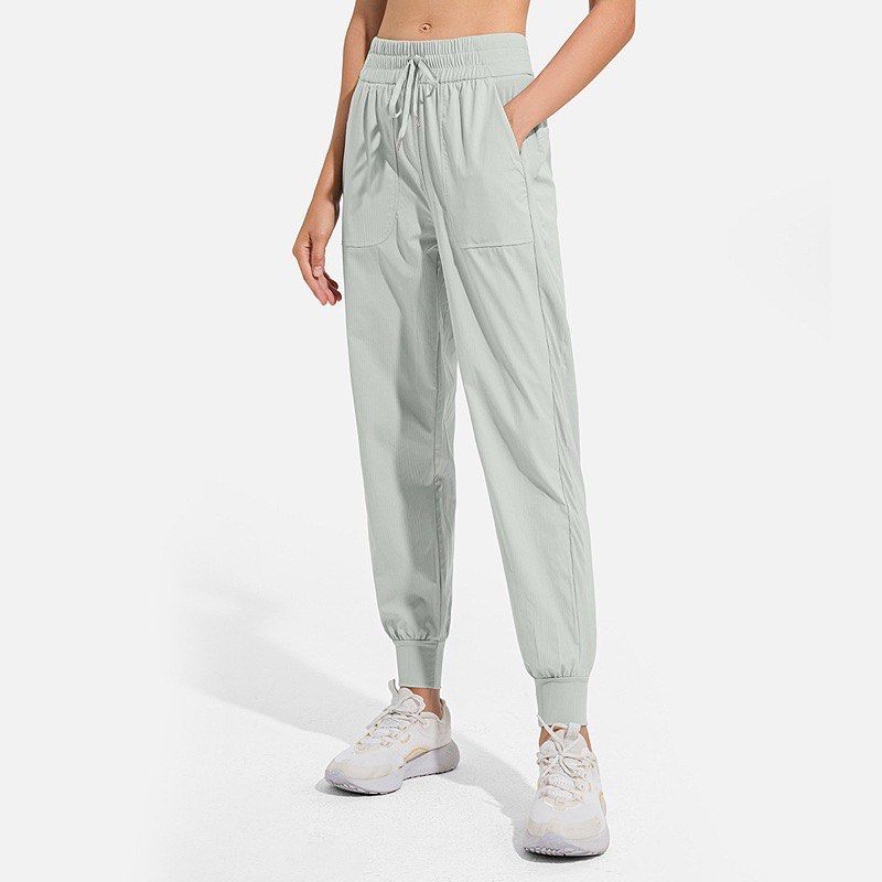 Brand new Lululemon cargo pants sz 4, Women's Fashion, Bottoms, Other  Bottoms on Carousell