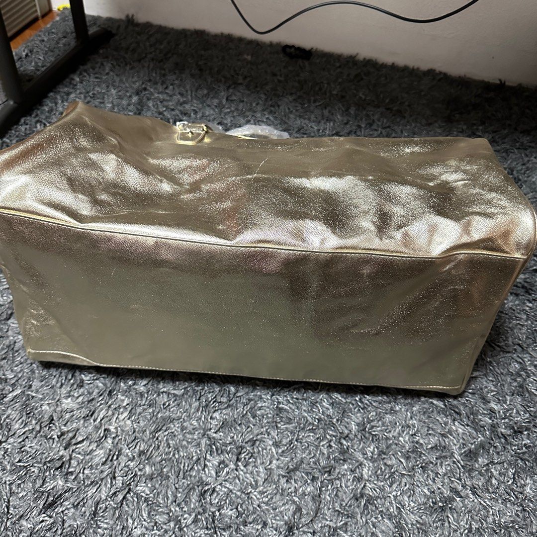 Michael kors duffel bag large (Category: Luxury Bags & Wallets) located in Mabalacat. Submitted by minniedaisy012 (Listing ID 1294609932, Image 2). Description: Brand new See pics for details Shipping c/o buyer.