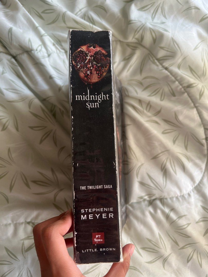 Midnight Sun Stephenie Meyer (Category: Storybooks) located in Quezon City. Submitted by francisella69 (Listing ID 1294492625, Image 2). Description: Shipping via grab or lalamove Payment via gcash or bank transfer.