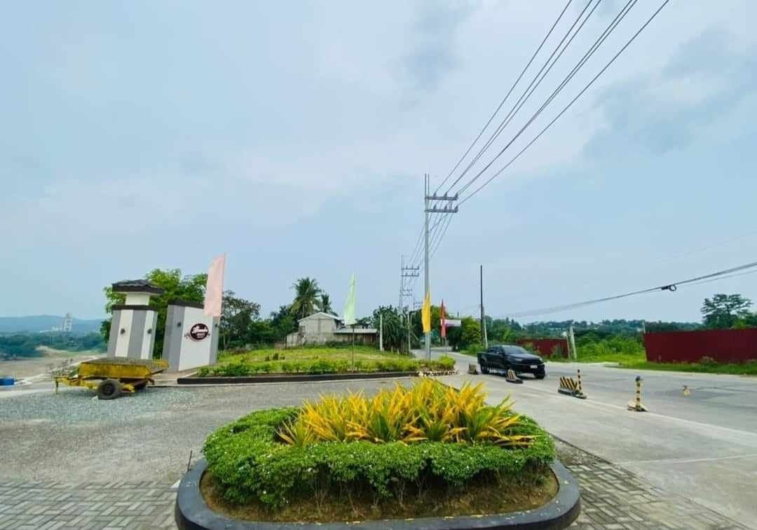 Murang Lupa sa Norzagaray (Category: Lot) located in Caloocan City. Submitted by zealfalcon.764c75 (Listing ID 1294553905, Image 2). Description: Residential Lot for Sale😊 ALEXANDRIA HEIGHTS Alexandra Heights is an affordable masterplanned subdivision conveniently located near eco-tourism attractions of Norzagaray, Bulacan. Location: Alexandra Heights is located at Villarama Highway/ Del Monte – Norzagaray Rd., Brgy. Minuyan, Norzagaray, Bulacan