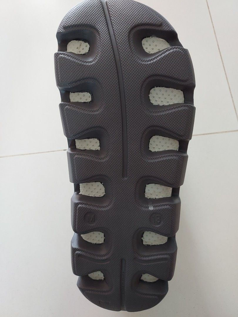 No brand crocs