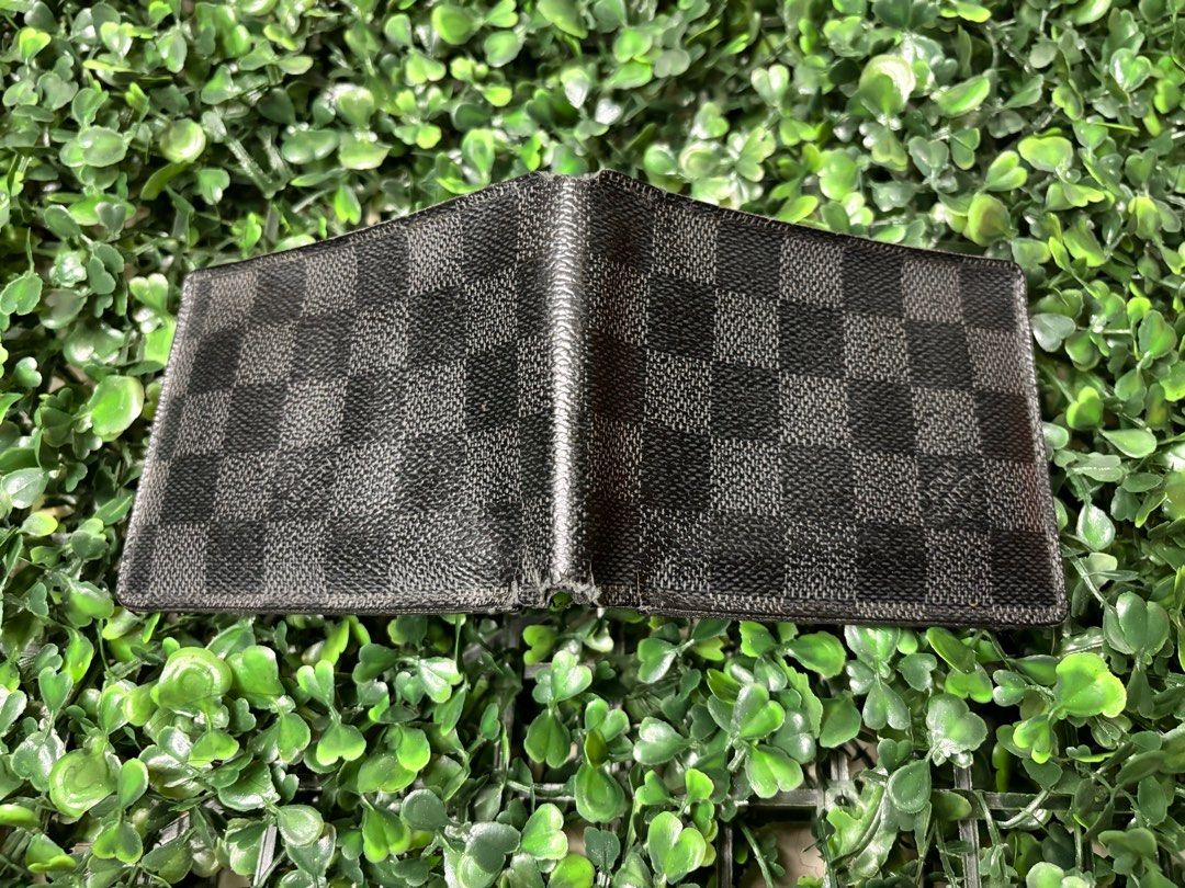 Original LV Multiple Wallet in Damier Graphite (Category: Luxury Bags & Wallets) located in Makati City. Submitted by PrelovedClosetbyCheenaii (Listing ID 1294598369, Image 3). Description: .