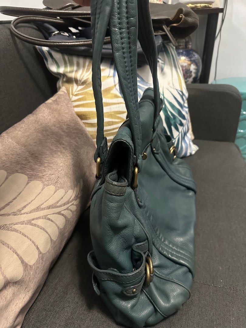 Original Mark Jacobs Bag (Category: Luxury Bags & Wallets) located in San Juan City. Submitted by vmdln (Listing ID 1294469596, Image 2). Description: Genuine Leather Bag With Dust Bag Original Soft Leather.