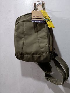Pacsafe metrosafe 150 sling single strap like new