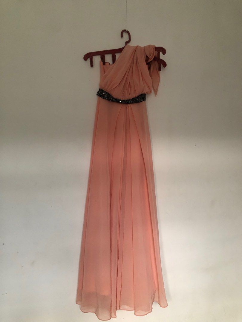 Peach / coral flowy dress (Category: Evening dresses & gowns) located in Quezon City. Submitted by tuurtelle (Listing ID 1294535636, Image 1). Description: Ginamit lang pang abay Once lang ginamit XS - medium Adjustable yung likod Bought this for 1500+.