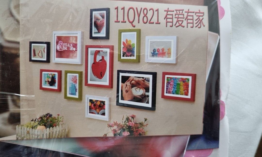 Photo Frames (Category: Frames & Pictures) located in Singapore. Submitted by cyberonic (Listing ID 1294500983, Image 1). Description: suitable for family photos. bought it a year ago but never get to use.