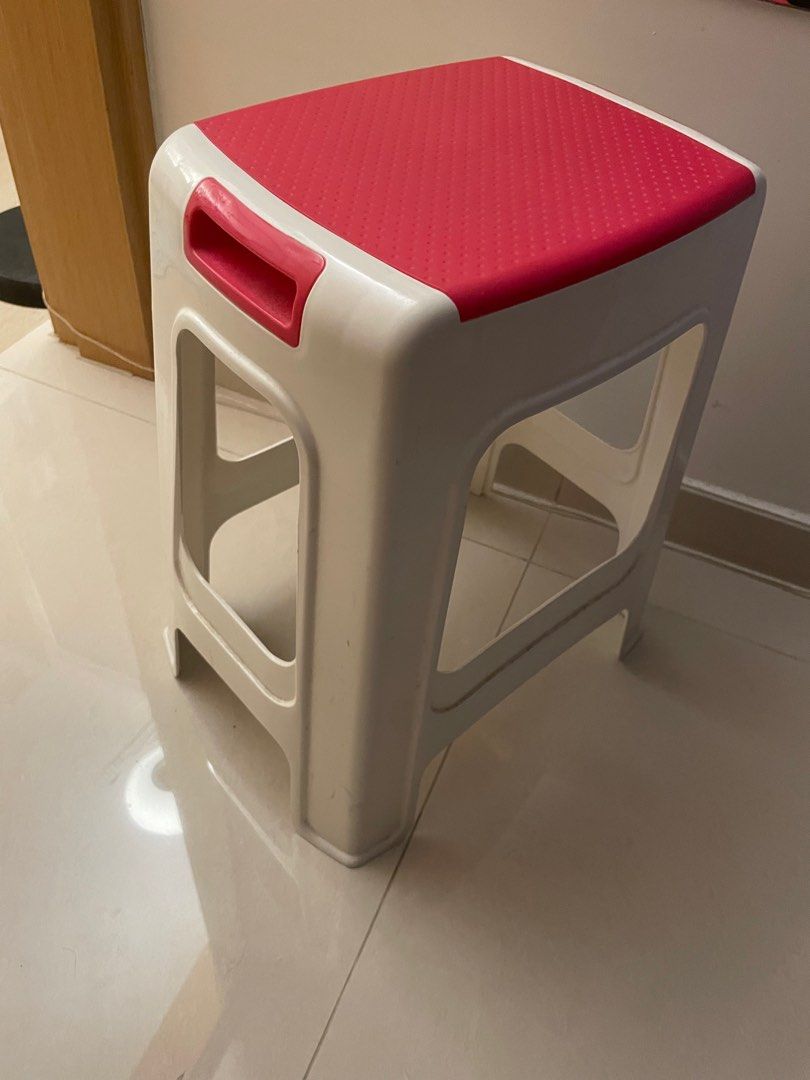 Plastic Stools (Category: Chairs) located in Singapore. Submitted by sgsammy (Listing ID 1294554702, Image 1). Description: .