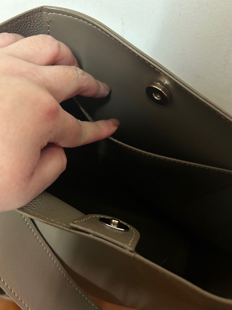 Randeboo RB bucket bag (Graige), 名牌, 手袋及銀包- Carousell 