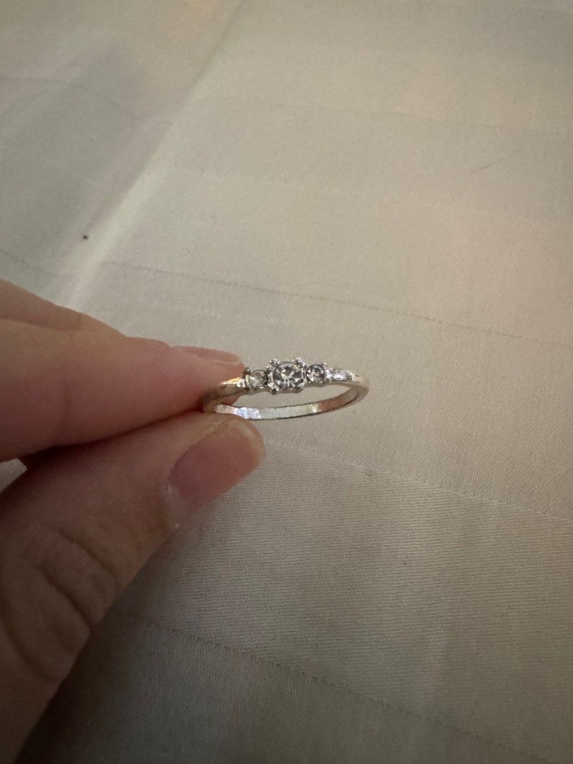 Silver Ring (Category: Rings) located in Singapore. Submitted by weeyt123 (Listing ID 1294600633, Image 1). Description: .
