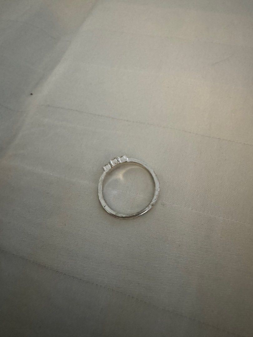 Silver Ring (Category: Rings) located in Singapore. Submitted by weeyt123 (Listing ID 1294600633, Image 2). Description: .