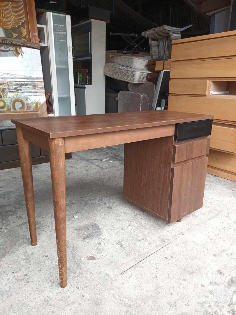Study Table (Category: Tables & Sets) located in Quezon City. Submitted by matetdevis13 (Listing ID 1294584885, Image 1). Description: Study table with drawers Price : 5,000 43L x 18W x 29H inches In good condition Code akc 1151.