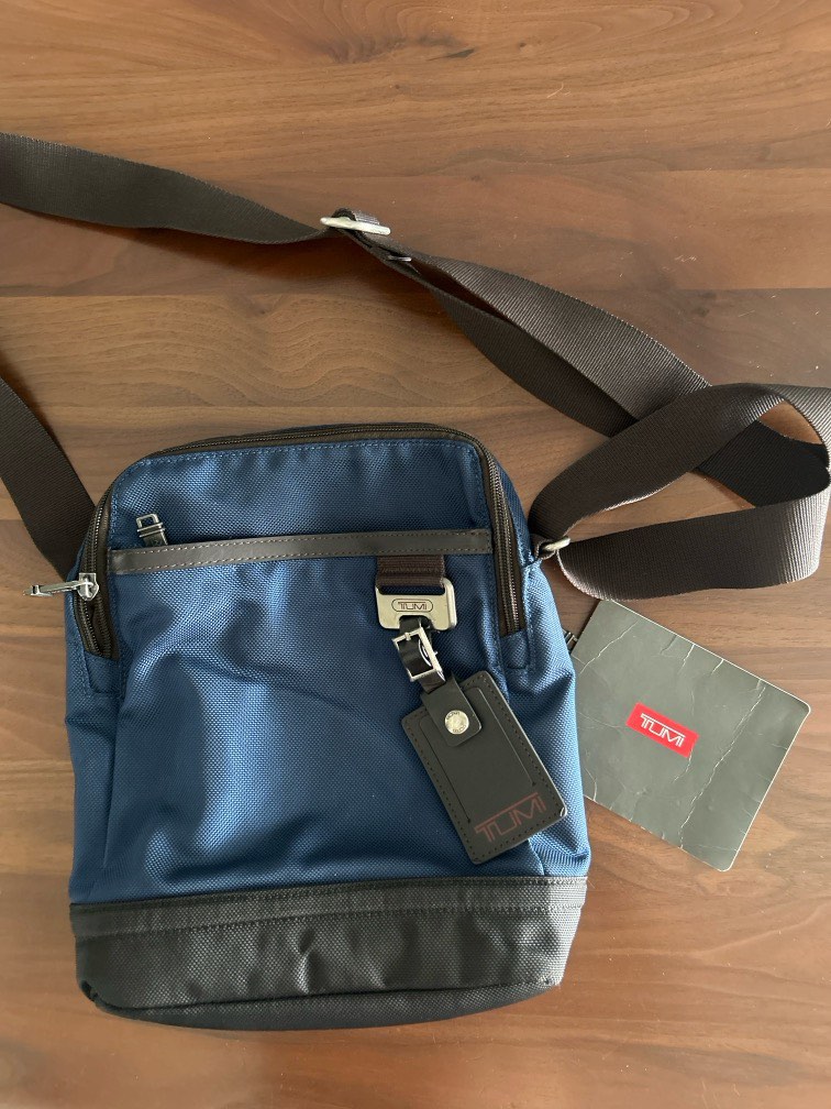 Tumi quincy slim crossbody hotsell