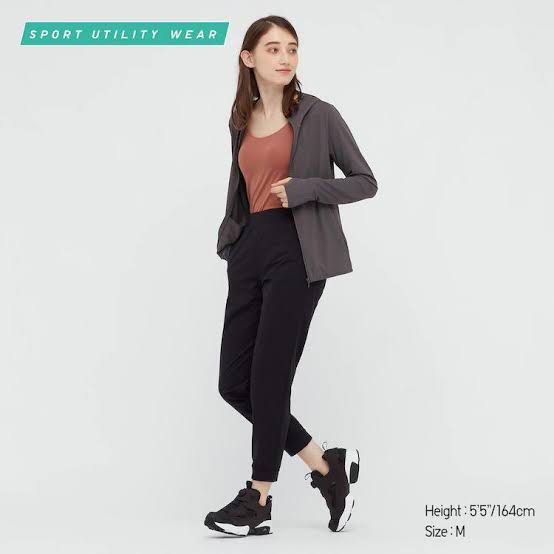 Uniqlo Heattech Ultra Stretch Pants, Women's Fashion, Bottoms, Other  Bottoms on Carousell