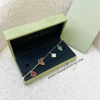 (Category: ) located in . Submitted by brands_lover (Listing ID 1294479965, Image 1). Description: .