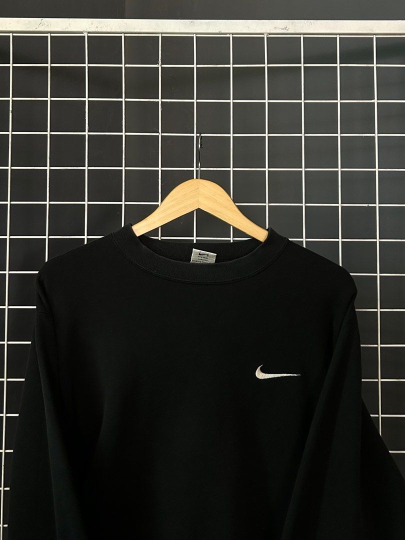 nike mini swoosh boxy sweatshirt