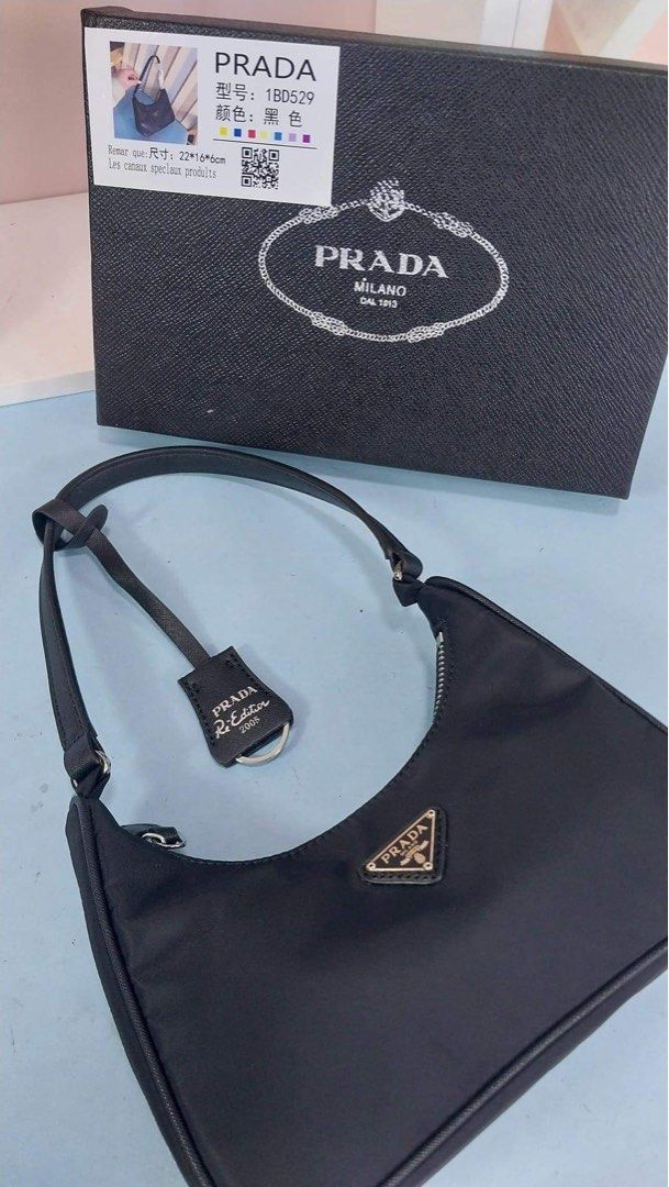 Womens Kili Bag (Category: Shoulder Bags) located in Makati City. Submitted by letmetakealook (Listing ID 1294460337, Image 3). Description: .