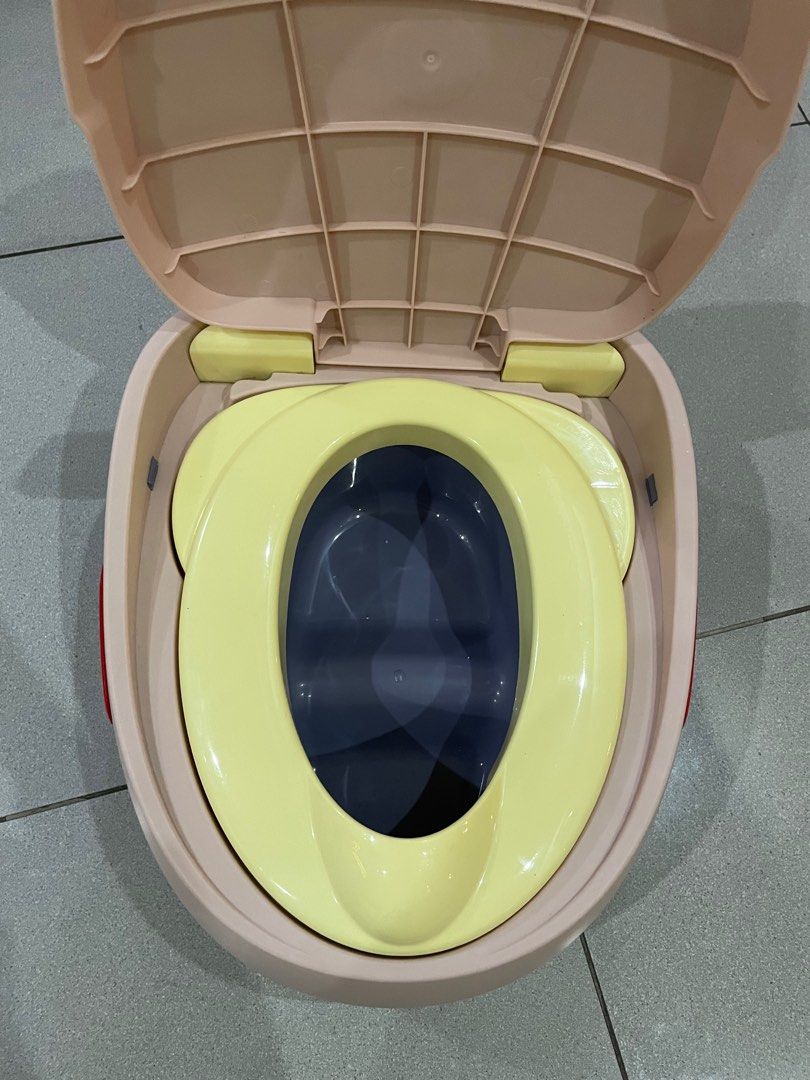 4 in 1 Potty Trainer (Category: Toilet Training) located in Paranaque City. Submitted by janelc11 (Listing ID 1294709811, Image 3). Description: 4 in 1 Potty Trainer Pink No Haggling Firm Price Brand New.