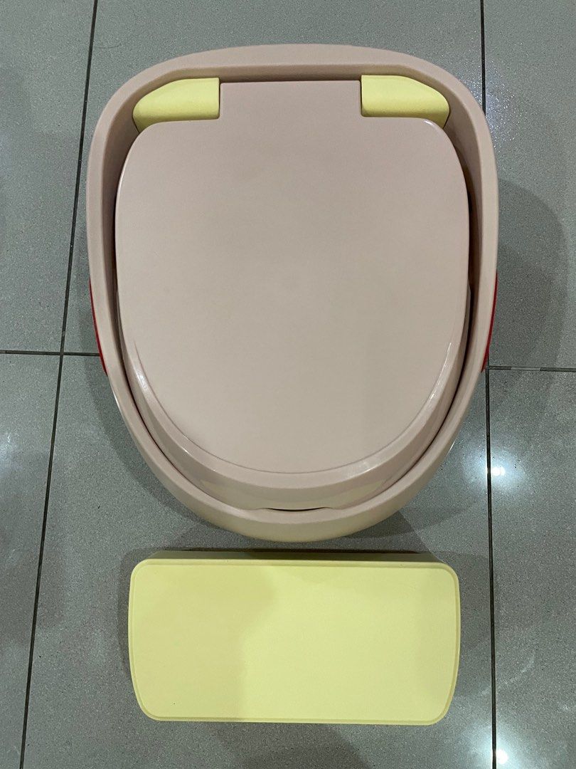 4 in 1 Potty Trainer (Category: Toilet Training) located in Paranaque City. Submitted by janelc11 (Listing ID 1294709811, Image 2). Description: 4 in 1 Potty Trainer Pink No Haggling Firm Price Brand New.