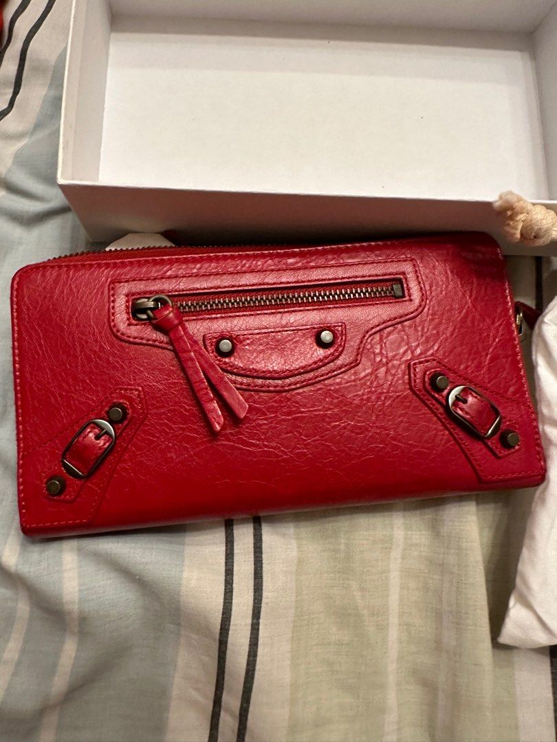 Authentic Balenciaga Wallet (Category: Wallets & Card Holders) located in Manila. Submitted by themeowski (Listing ID 1294700727, Image 1). Description: Unused and brand new.