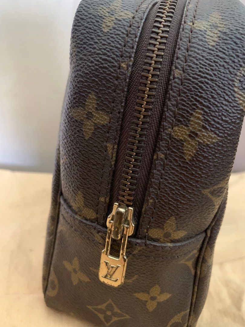Authentic LV Vintage Monogram Trousse 28 (Category: Luxury Bags & Wallets) located in Quezon City. Submitted by clothingline4sale (Listing ID 1294739311, Image 3). Description: Authentic Louis Vuitton Monogram Trousse 28 Good condition Zipper puller not shiny anymore as shown in pic Inclusion: Dustbag For toilettries, cosmetics/ clutch Leather is still in very good condition Inside is still ok, no stain or bakbak (needs cleaning) 11” x 7” x 3 1/4