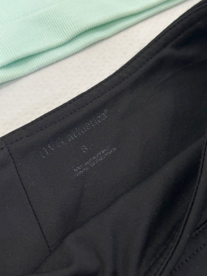 Ava Athletica Gym Leggings (Category: Activewear) located in Quezon City. Submitted by mdluxury (Listing ID 1294795066, Image 2). Description: Ava Athletica black leggings Knee length No flaws RFS: decluttering.
