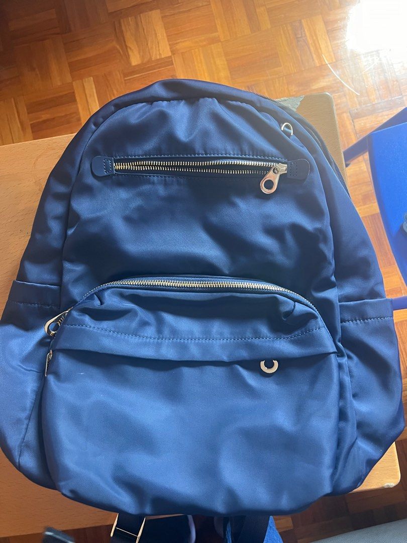 Adidas Yoga Backpack 瑜珈背囊, 女裝, 手袋及銀包, 背囊- Carousell