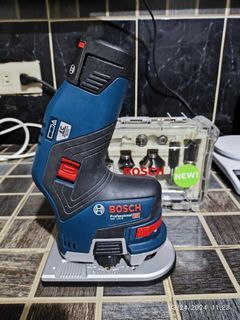 BOSCH GKF 12V with battery and charger + BOSCH Router bits