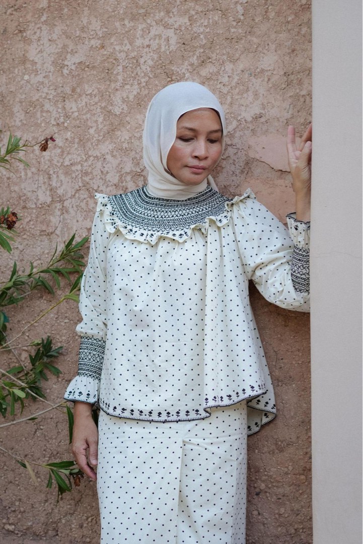 PETIT MOI CARO IN CAPRI SET, Women's Fashion, Muslimah Fashion, Baju Kurung  & sets on Carousell