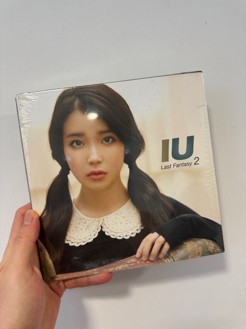 CD IU Last Fantasy 2 韓國女歌手2011版附相集歌詞, 興趣及遊戲, 音樂 
