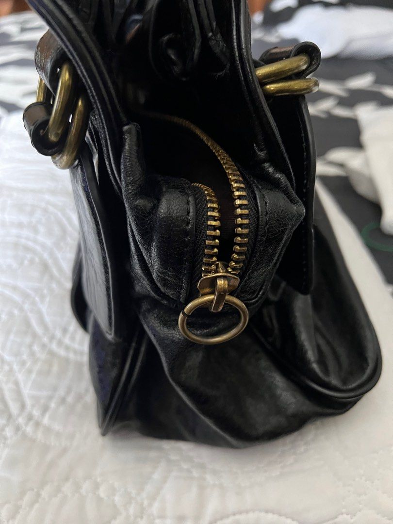 chloe Bay (Category: Luxury Bags & Wallets) located in Cabanatuan. Submitted by prelovedtrinkets2023 (Listing ID 1293200803, Image 2). Description: .